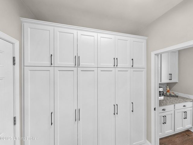 2100 Carabiner Way, Louisville, KY 40245