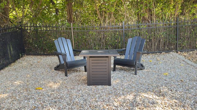 2100 Carabiner Way, Louisville, KY 40245