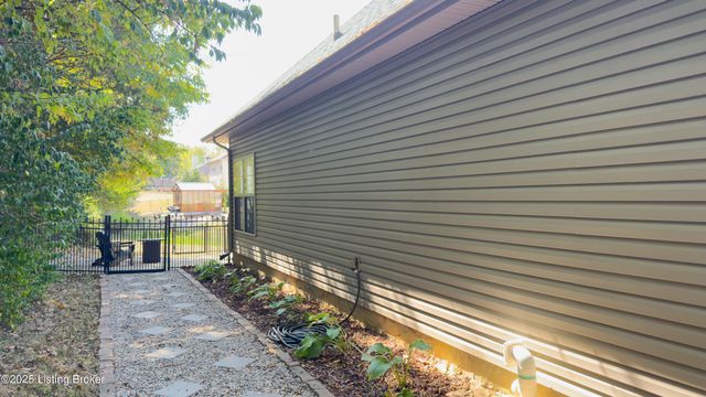 2100 Carabiner Way, Louisville, KY 40245