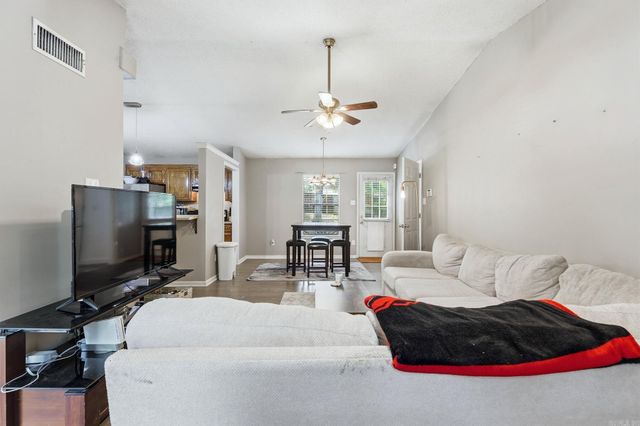 38 Point West Circle, Little Rock, AR 72211