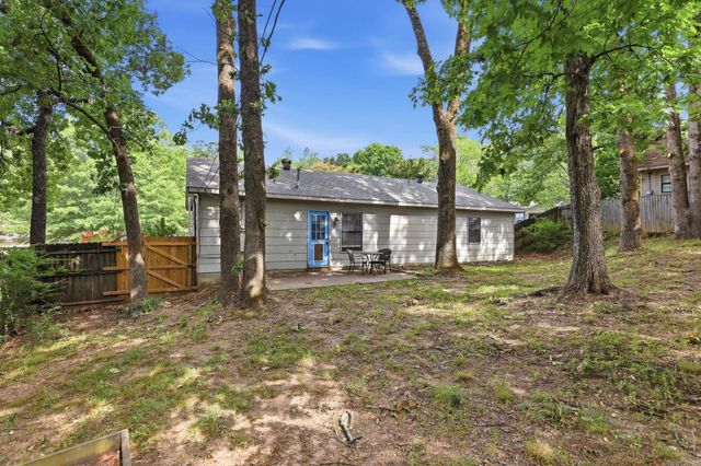 38 Point West Circle, Little Rock, AR 72211