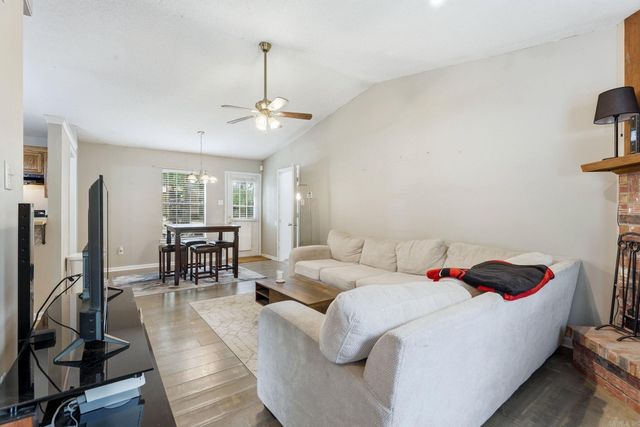 38 Point West Circle, Little Rock, AR 72211