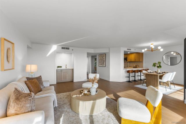 230 W Laurel St 502, San Diego, CA 92101