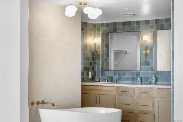 230 W Laurel St 502, San Diego, CA 92101