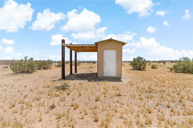 61375 Leslie Lane, Landers, CA 92285