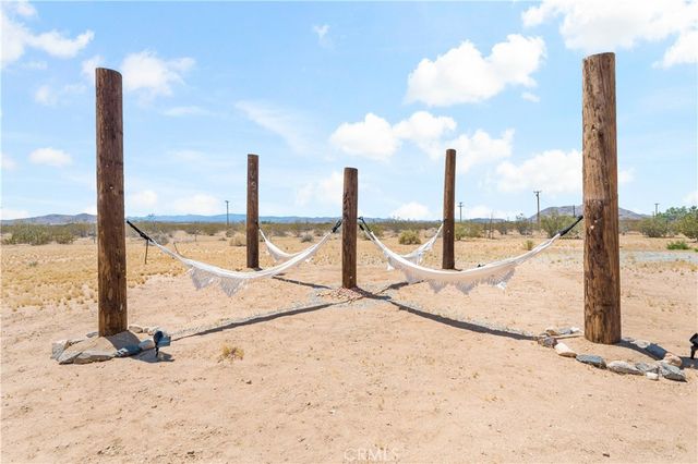 61375 Leslie Lane, Landers, CA 92285