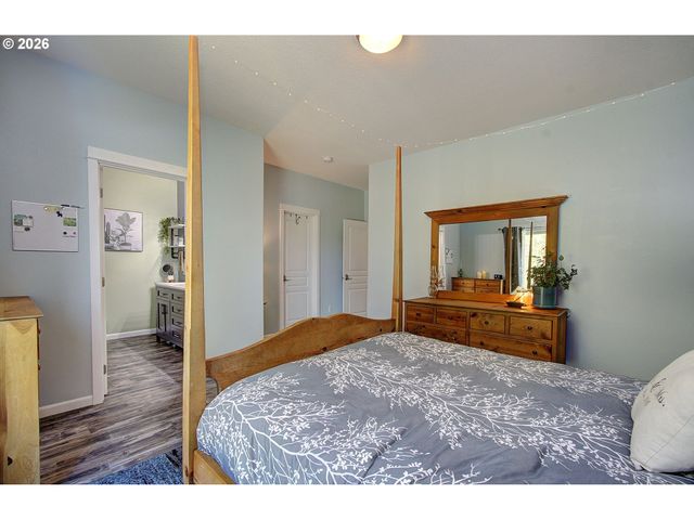 33940 Se ERIKA Ct, Scappoose, OR 97056