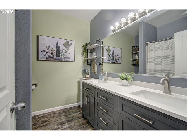 33940 Se ERIKA Ct, Scappoose, OR 97056