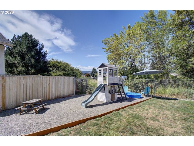 33940 Se ERIKA Ct, Scappoose, OR 97056