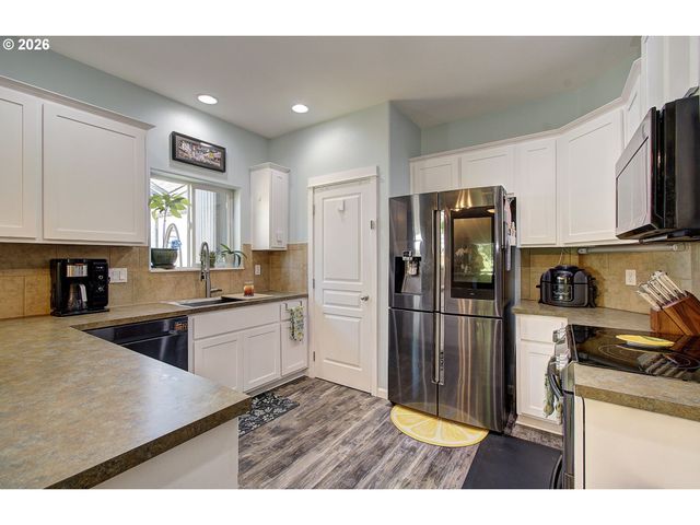 33940 Se ERIKA Ct, Scappoose, OR 97056