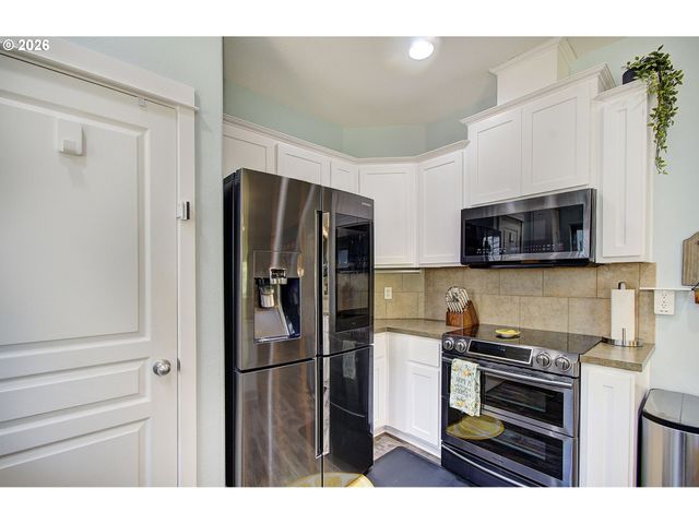 33940 Se ERIKA Ct, Scappoose, OR 97056