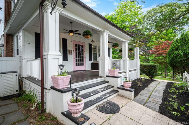 6 New York Avenue, Stony Brook, NY 11790