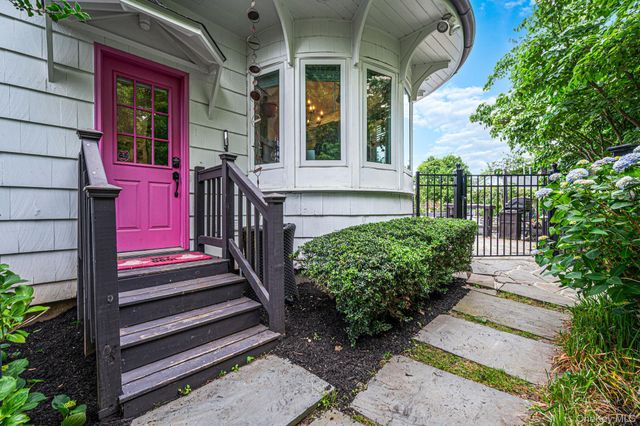 6 New York Avenue, Stony Brook, NY 11790