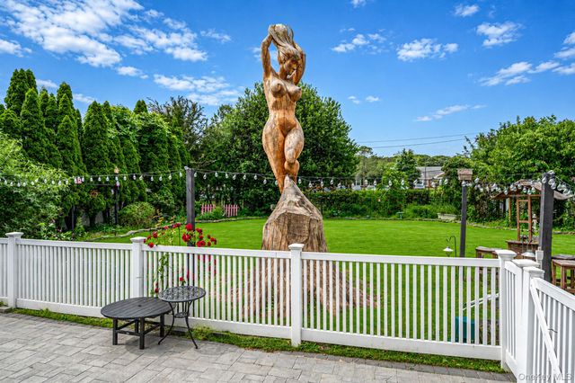 6 New York Avenue, Stony Brook, NY 11790