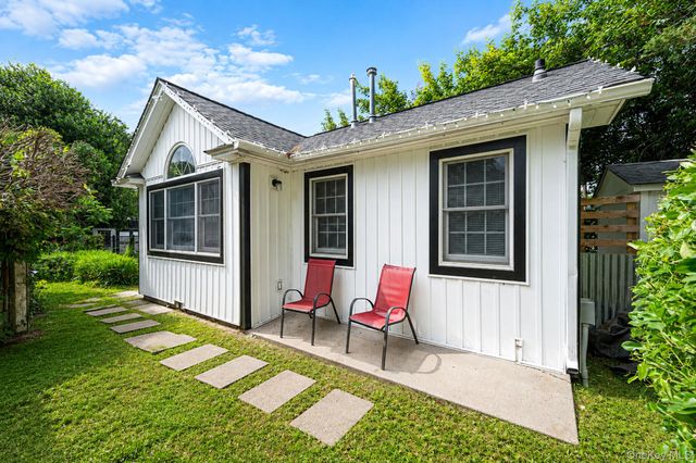 6 New York Avenue, Stony Brook, NY 11790