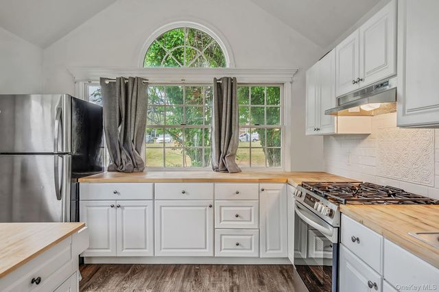 6 New York Avenue, Stony Brook, NY 11790