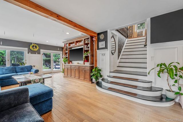 6 New York Avenue, Stony Brook, NY 11790