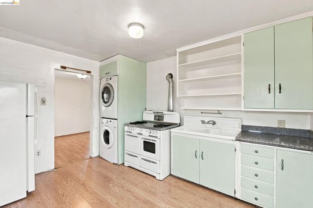274 Collins, Richmond, CA 94801