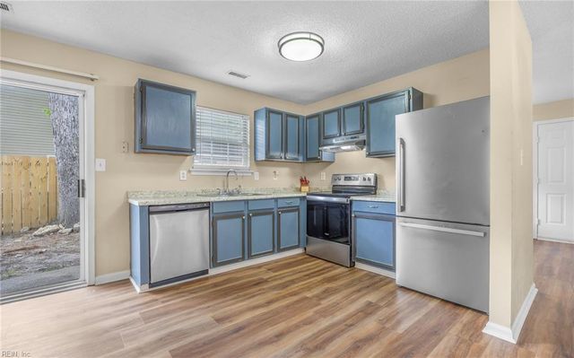 187 N Hunt Club RN, Newport News, VA 23608