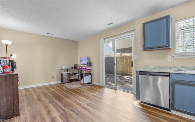 187 N Hunt Club RN, Newport News, VA 23608