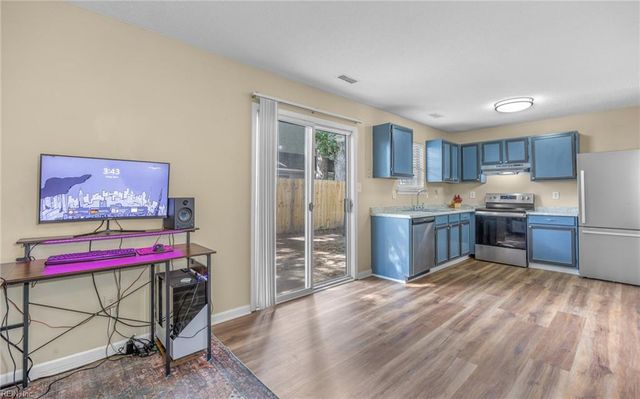 187 N Hunt Club RN, Newport News, VA 23608