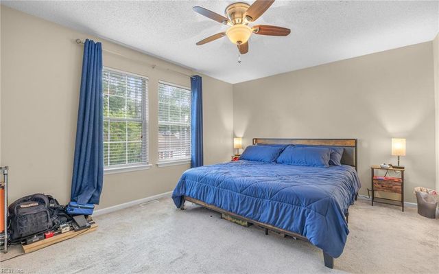 187 N Hunt Club RN, Newport News, VA 23608