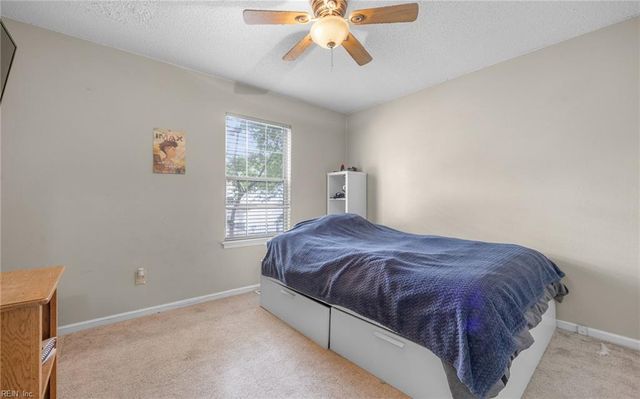 187 N Hunt Club RN, Newport News, VA 23608