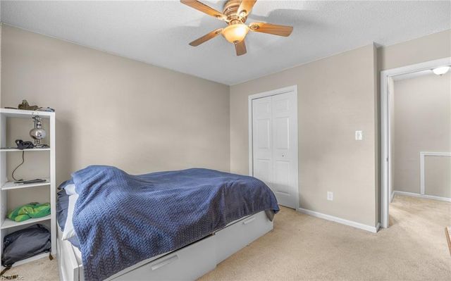 187 N Hunt Club RN, Newport News, VA 23608
