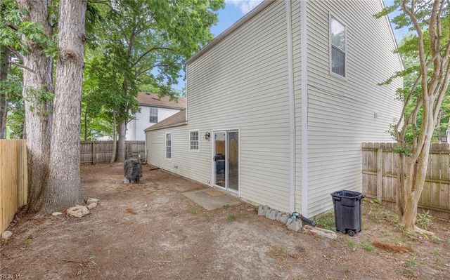 187 N Hunt Club RN, Newport News, VA 23608