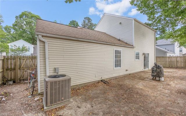 187 N Hunt Club RN, Newport News, VA 23608
