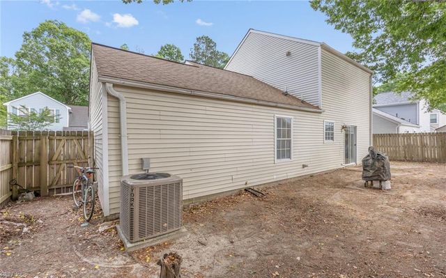 187 N Hunt Club RN, Newport News, VA 23608
