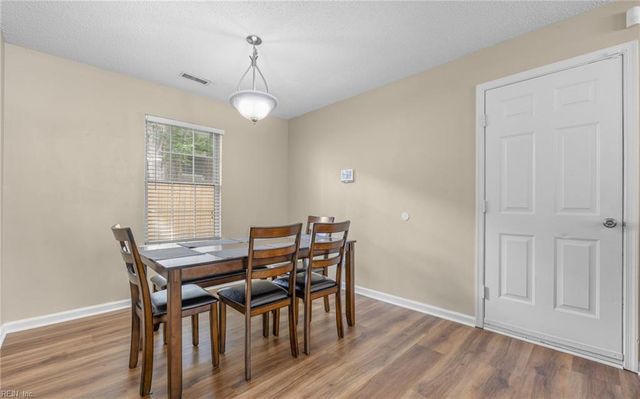 187 N Hunt Club RN, Newport News, VA 23608