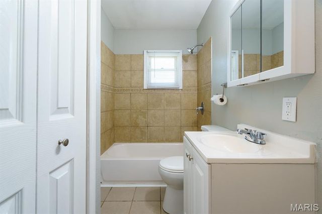 122 Saint James Lane, Cahokia, IL 62206