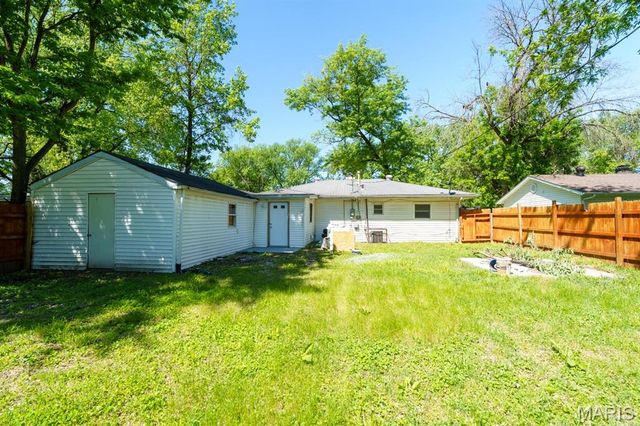 122 Saint James Lane, Cahokia, IL 62206