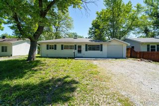 122 Saint James Lane, Cahokia, IL 62206