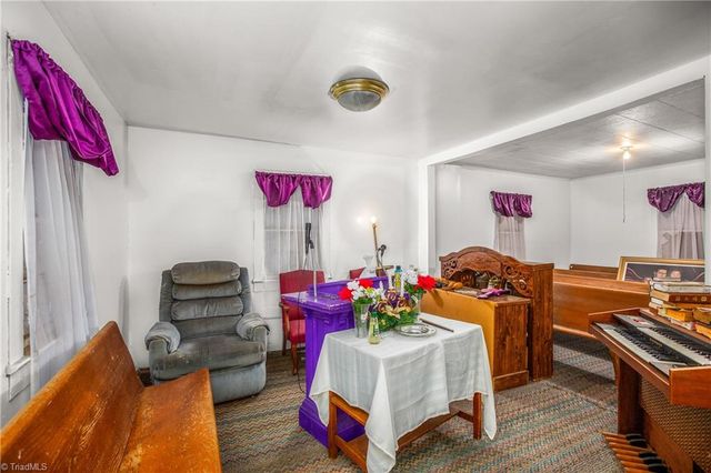 2201 White Street, Winston-salem, NC 27105