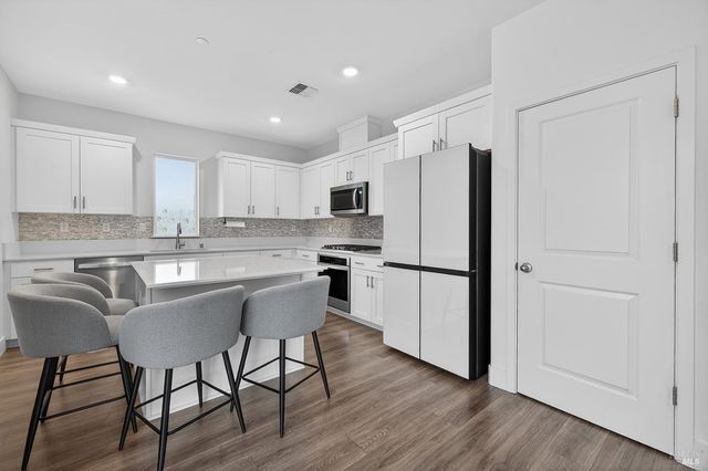 6042 Oxford Pl, Rohnert Park, CA 94928