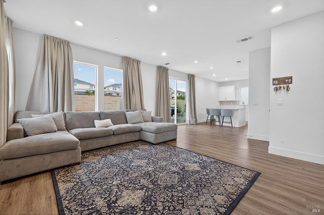 6042 Oxford Pl, Rohnert Park, CA 94928