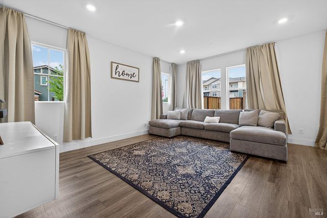 6042 Oxford Pl, Rohnert Park, CA 94928