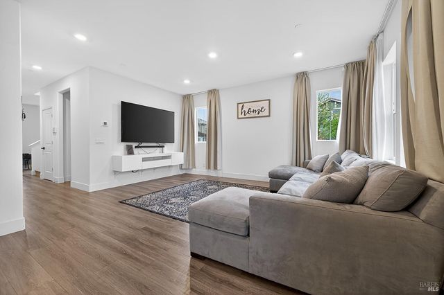 6042 Oxford Pl, Rohnert Park, CA 94928