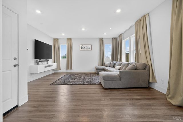 6042 Oxford Pl, Rohnert Park, CA 94928