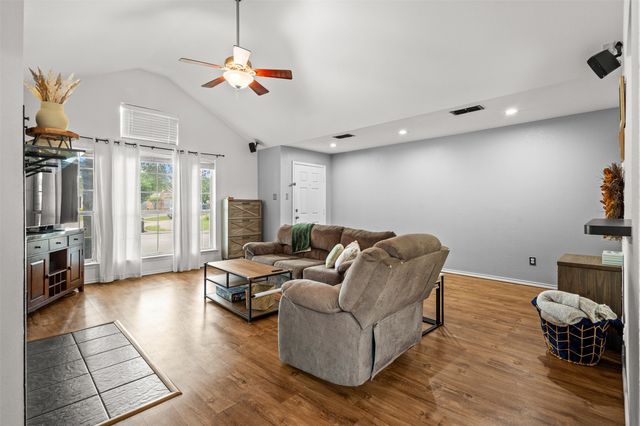 136 Goldeneye Lane, Fort Worth, TX 76120