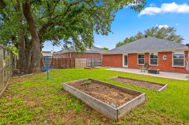136 Goldeneye Lane, Fort Worth, TX 76120