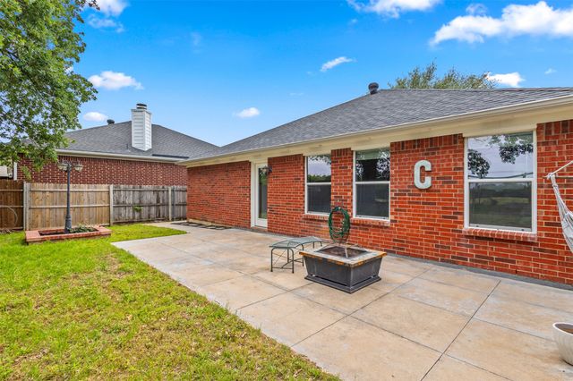 136 Goldeneye Lane, Fort Worth, TX 76120