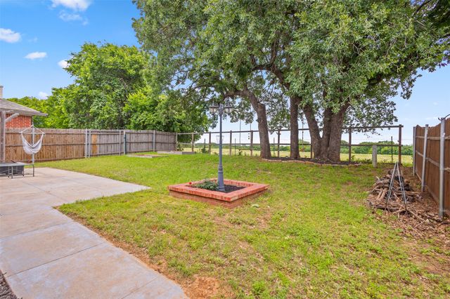 136 Goldeneye Lane, Fort Worth, TX 76120