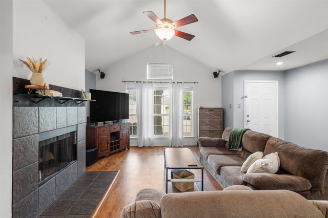 136 Goldeneye Lane, Fort Worth, TX 76120