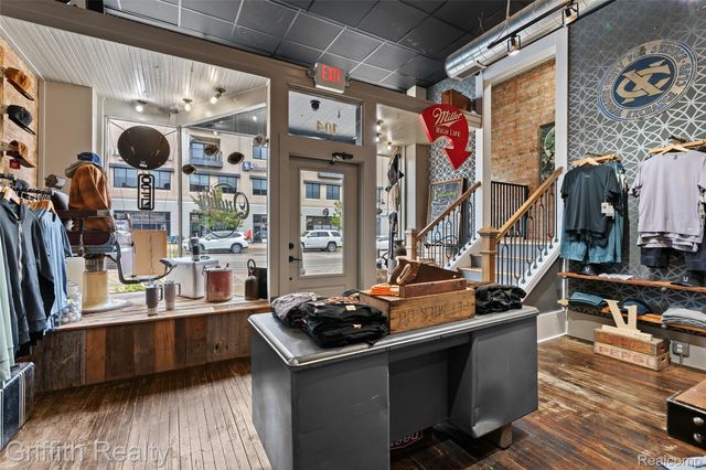 104 S Leroy Street, Fenton, MI 48430