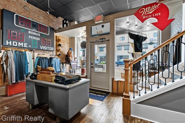 104 S Leroy Street, Fenton, MI 48430