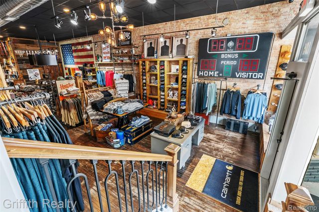 104 S Leroy Street, Fenton, MI 48430