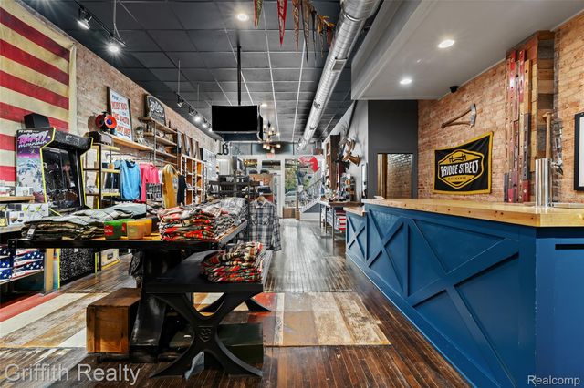 104 S Leroy Street, Fenton, MI 48430